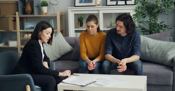 מאחורי העסקאות כך לא מפספסים פרט אחד - הליווי של עורך דין מקרקעין אדמית כהן